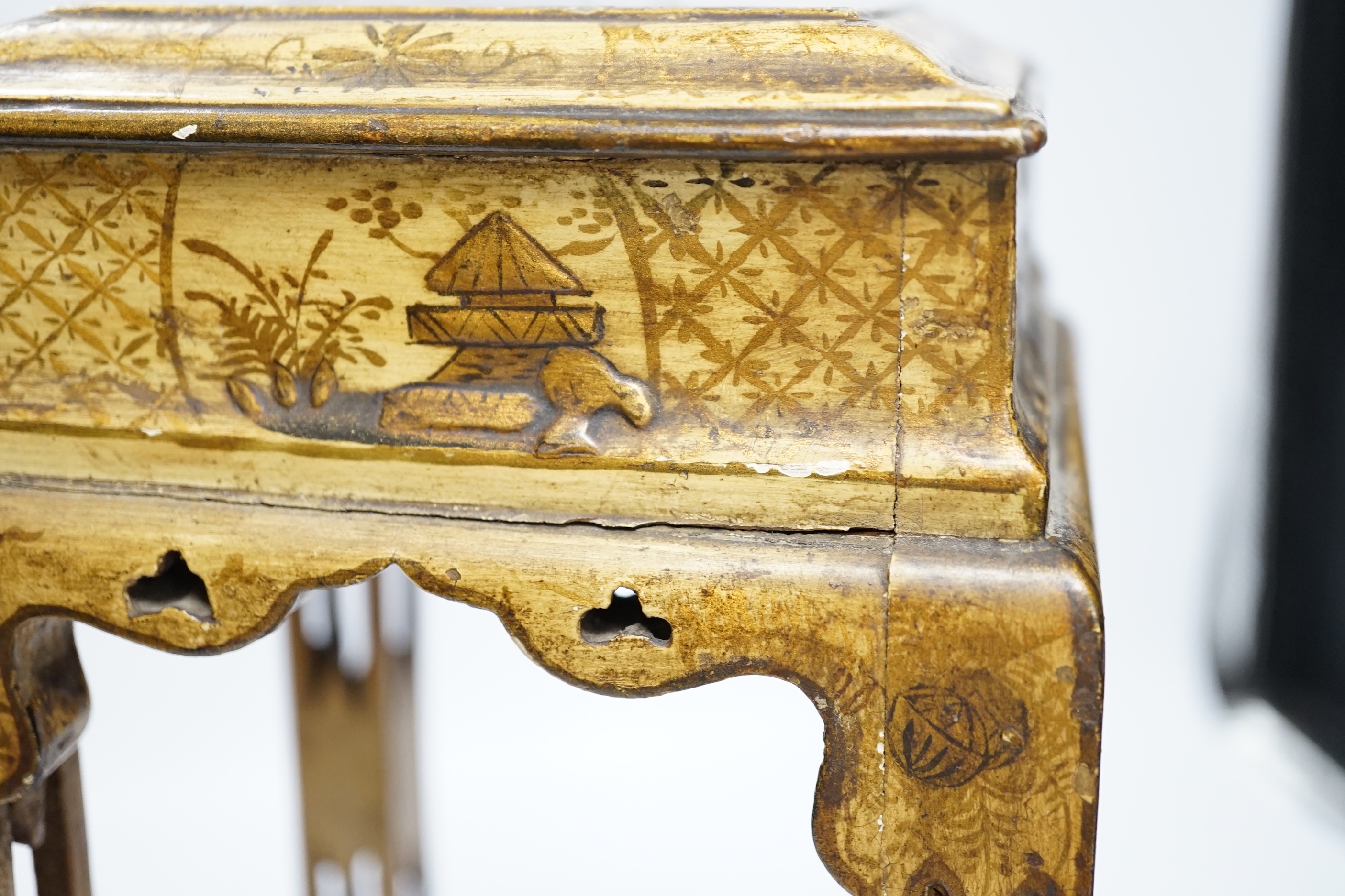 A Chinoiserie japanned stand, 32.5cm high